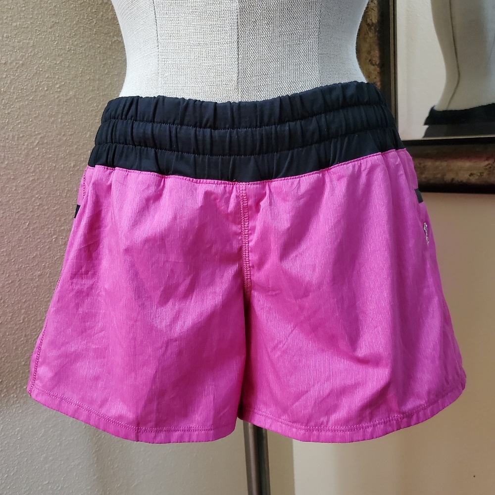 Lululemon Run Tracker Short Ii Size 4 - image 1